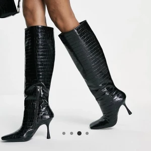 Knähöga boots  - Använda fåtal gånger, fint skick 