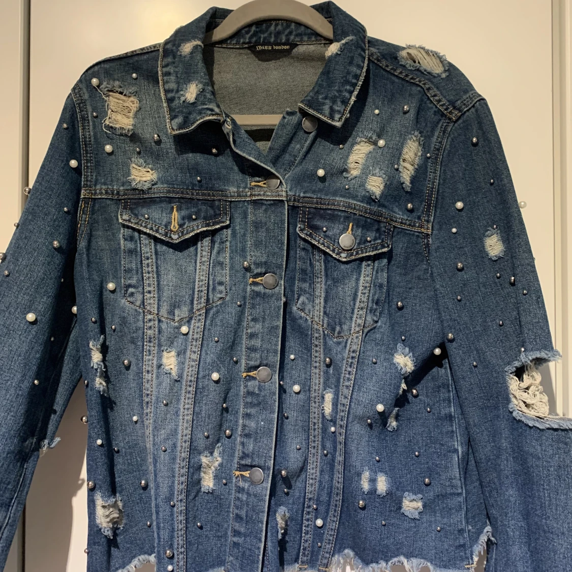 Jeansjacka med pärlor - 91