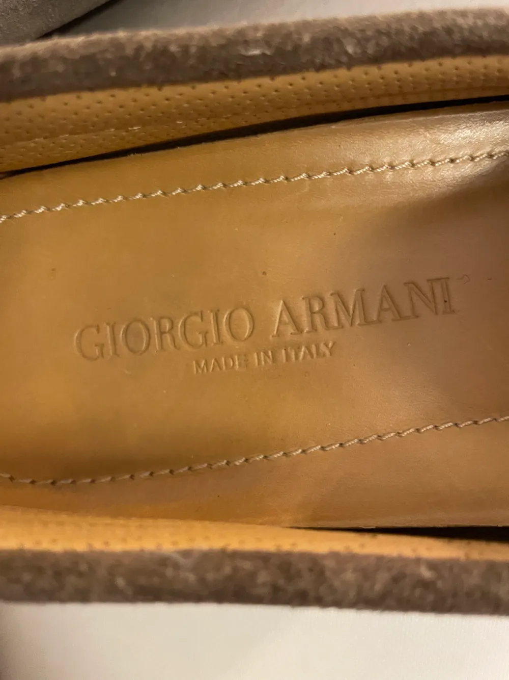 Knappt använda loafers från Giorgio Armani. Ord. Pris 3399 Storlek 42. Skor.