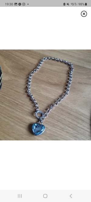 Halsband med blått hjärta  - Halsband med blått hjärta 