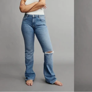 Jeans full length  - Super snygga jeans ifrån Ginatricot nypris 500 mitt pris 250 kr. Knappt använda kan skicka bild vid intresse. Köp via köp direkt 