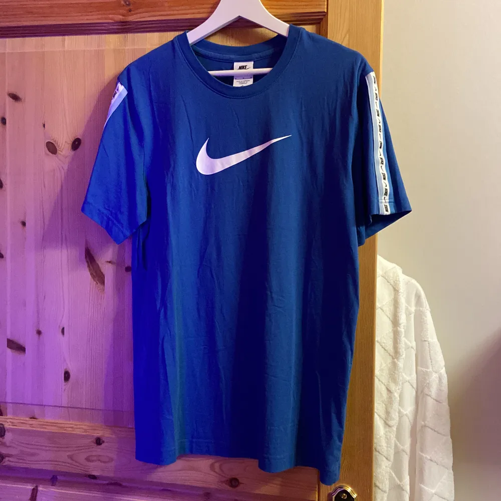 Nike T-shirt i storlek M. I nyskick och inte använd särskilt mycket. . T-shirts.