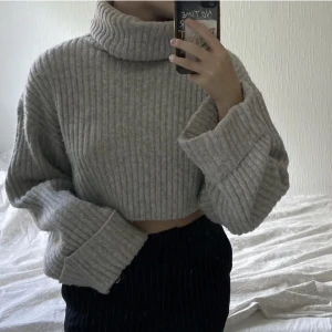 Stickad tröja - Använd med i fint skick