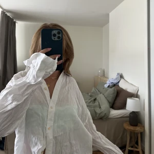 Linneskjorta - Oversized linneskjorta! Storlek L men sitter bra oversized på mig som normalt har storlek S