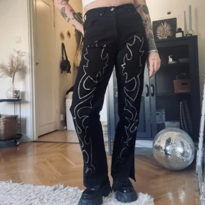 Straight denim jeans  - Black straight denim with bleach dyed western/tribal. Original denim from Gina tricot.  Post or pick up in stockholm