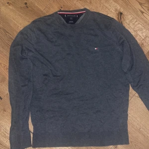 Tommy Hilfiger Tröja Storlek M - Tommy Hilfiger Tröja Storlek M och 100% bomull 