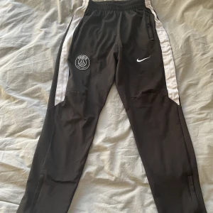 Nike byxor  - Sköna sport nike byxor använda ett par gånger, storlek ”S” 