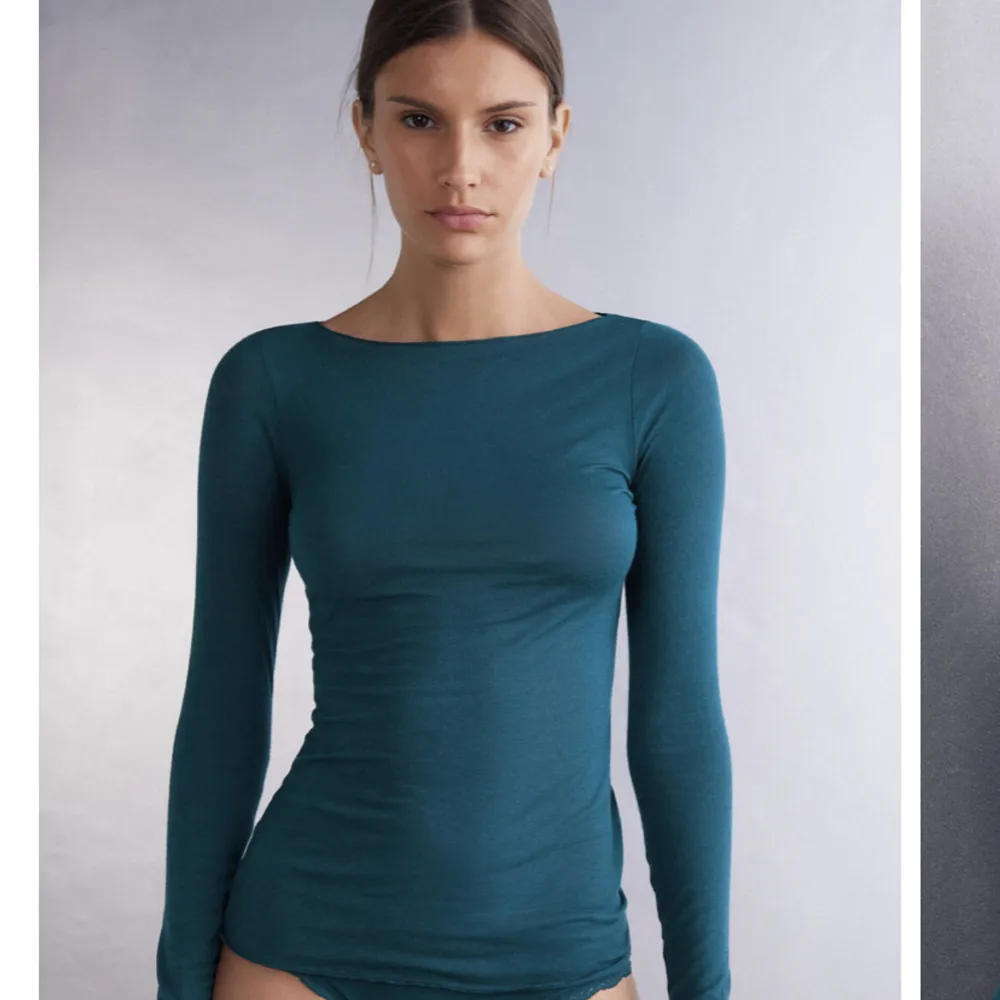 Intimissimi tröja i fint skick säljes, endast andvänd fåtal gånger  Storlek: S Färg: maringrön. Tröjor & Koftor.
