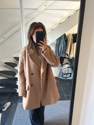 Kappa - Säljer denna snygga höstkappan. Köpt secondhand men jag har aldrig använt den. Den är lite stor på mig som är en S/M. 