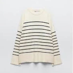 Zara tröja💓💓 - Säljer denna jätte fina randiga tröjan från zara! Fick i julklapp men kommer inte till användning! Aldrig använd!💓💓💓 om ni vill ha bild eller veta storleken fråga gärna!! 