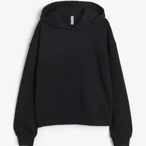 Säljer denna svarta hoodie från H&M! Mycket bra kvalitet, storlek xs, köpte för 199kr och säljer för 130kr!