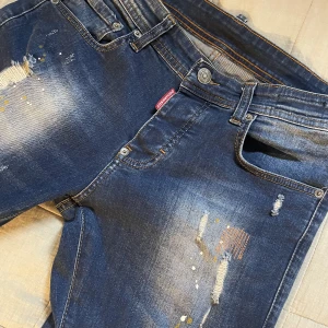 Dsquared2 jeans - Helt nya d2 braller i storlek 44 inga defekter eller liknande.