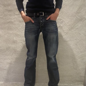 G-star jeans  - Hej! Säljer nu dessa feta G-star jeans. Sjukt snygga och fin pass form. Modellen på bilden är 184cm. W33 L32