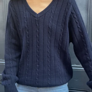 Brandy tjocktröja - Säljer denna fina ribstickade tjocktröjan från brandy melville. Använd men i väldigt bra skick.