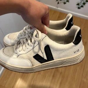 Veja skor  - Veja skor strl 38 