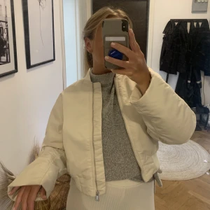 Bomberjacka - Bomberjacka från ginatricot, oversized i modellen