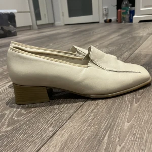 Damskor storlek 41 - Använda någon enstaka gång på konserter. Osäker på exakta storleken men skulle gissa på 41. 