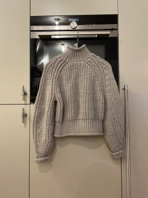 H&M stickad tröja, xs  - Stickad tröja från H&M i storlek xs i mycket bra skick. Inga noppor!