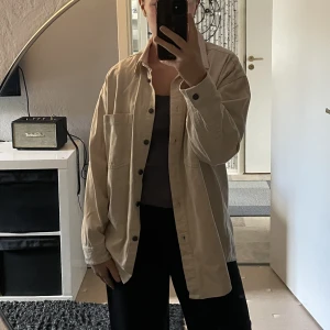 Jacka - Oversized Skjort-jacka från NLY trend i storlek 36. Knappt använd