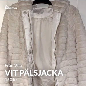 Pälsjacka  - Super mysig jacka som e perfekt inför hösten  🍁🍂 (använd 1 gång) 