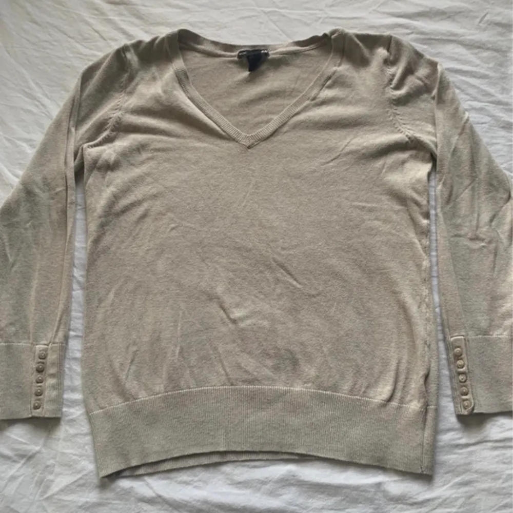 Gullig sweatshirt från H&M! Storlek anges ej men jag rekommenderar stl S! Funkar också för M <3. Skjortor.