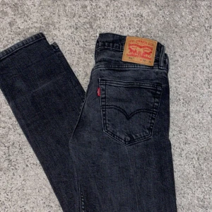 Levis 511 jeans - Svart/gråa levis 511 jeans Strolek 32/32 Använda fåtal gånger skick 8/10