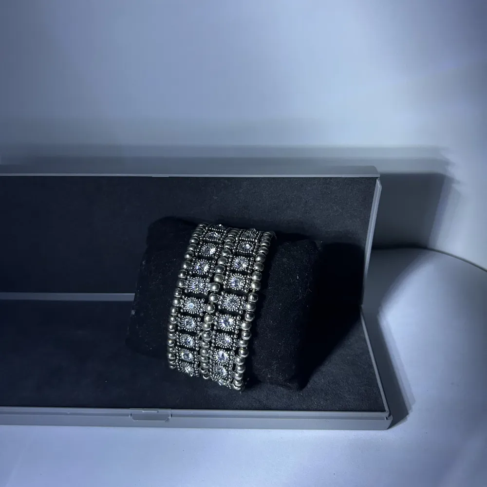 Kristall armband ”ancient” Med detta armband är alla andras blick en självklarhet. Accessoarer.