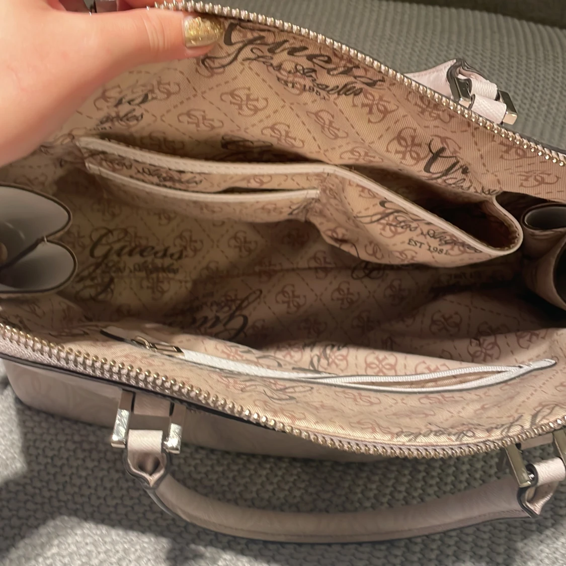 Guess handväska  - 91