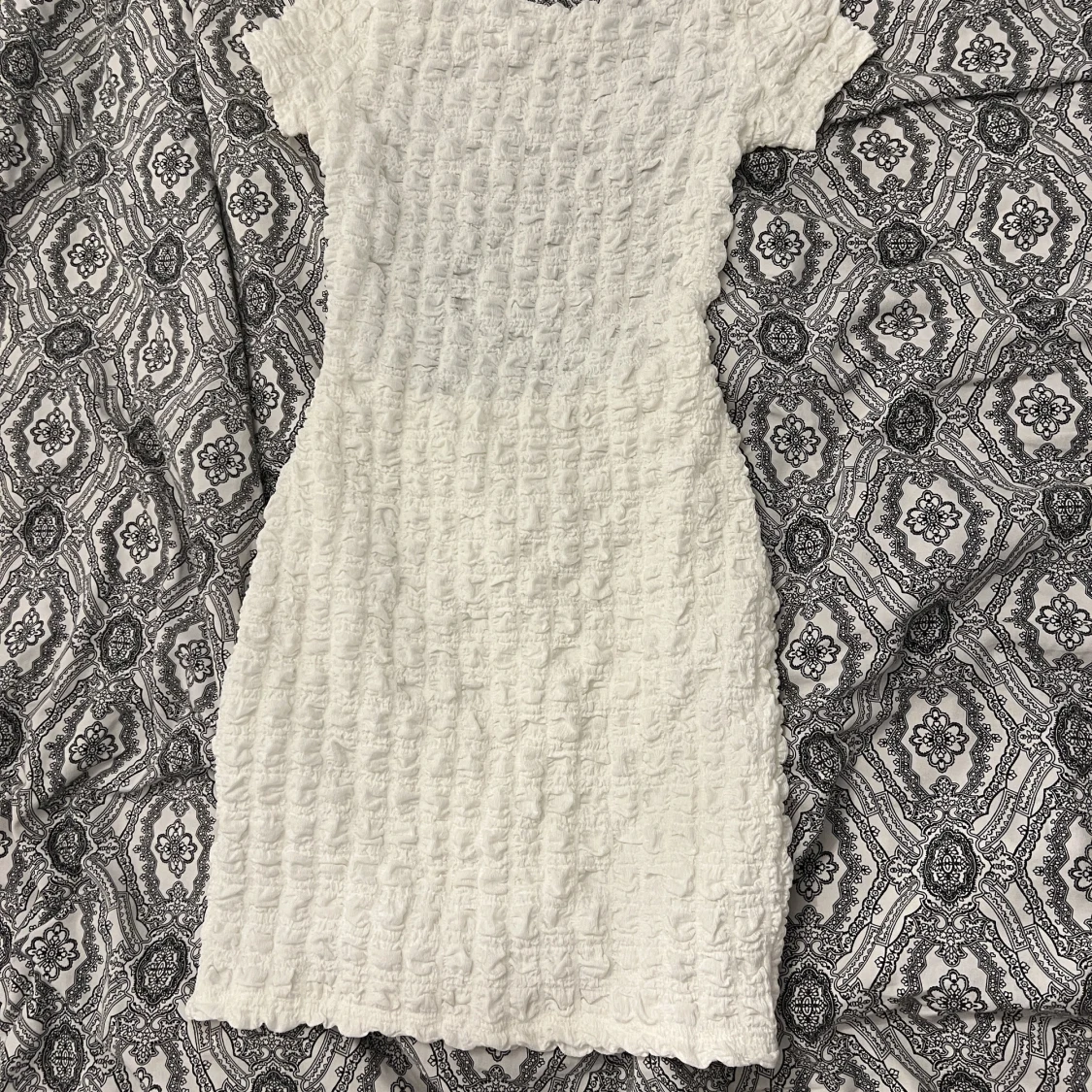 Vit klänning med öppen rygg - 90