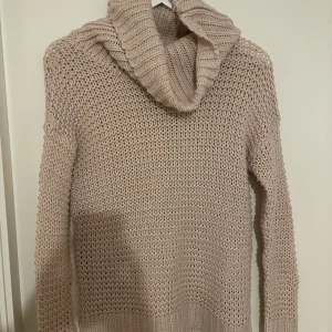 Stickad tröja  - Stickad tröja från Bikbok i rosa🌸