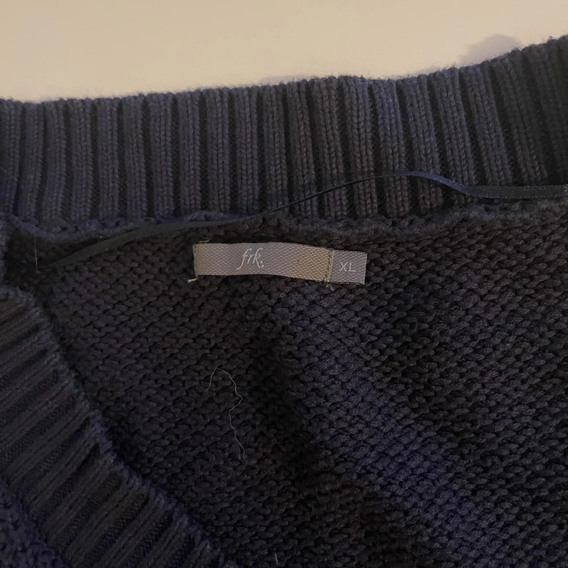 Marinblå stickad kofta - 90