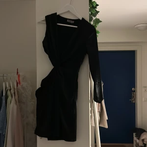 Bianca by nly - Klänning aldrig använd av biancas kollektion på Nelly, stl 38