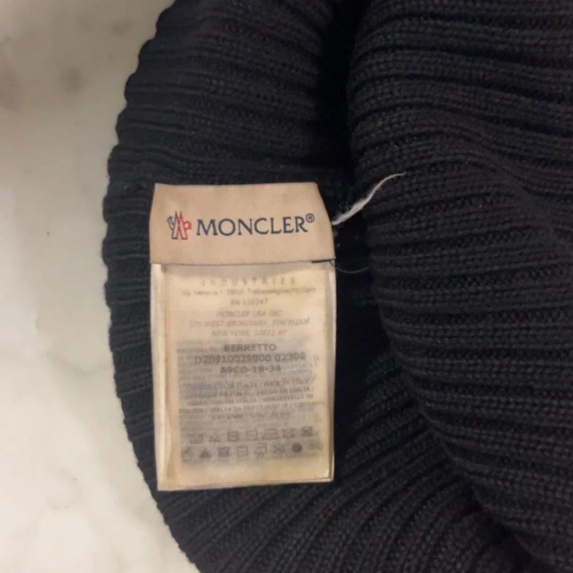 Äkta moncler mössa - 91