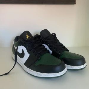Air Jordan low green toe - Säljer dom för att det int är min stil längre. Aldrig använt 💕
