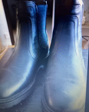 Snygga Boots i skinn  - Skinnboots fodrade  helt nya 
