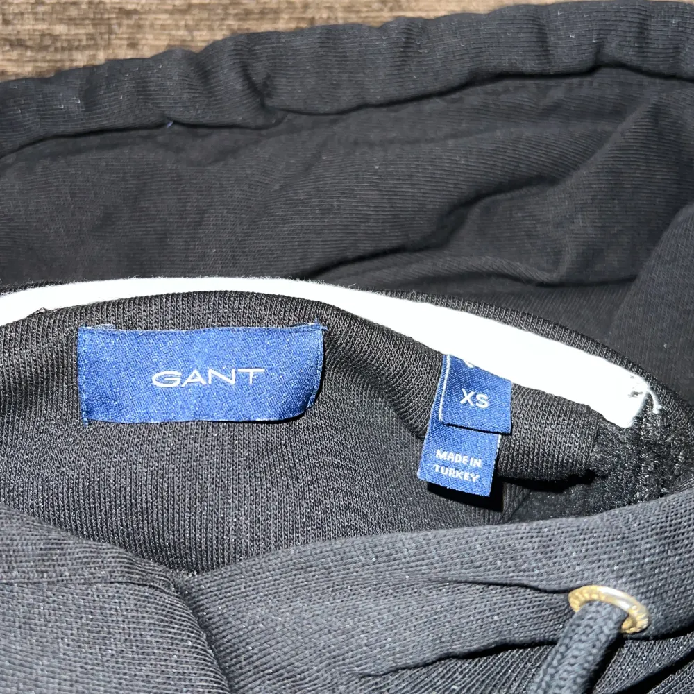 Gant hoodie Knappt använd XS för barn Säljs för inte varit till någon användning . Hoodies.