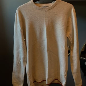 Sweatshirt - Bra skick 