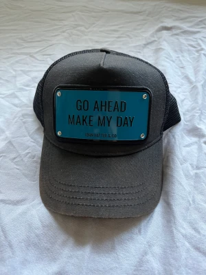 John Hatter  - John hatter keps. Skick 8/10 lite solblekt men inget som syns