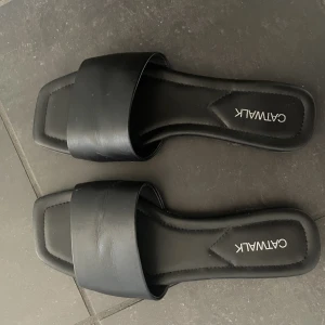 Sandaler - Svarta sandaler som inte används längre❤️