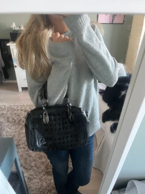 Väska!! - Jätte snygg vädka!! Bra skick men tyget i den är lite sönder!💗