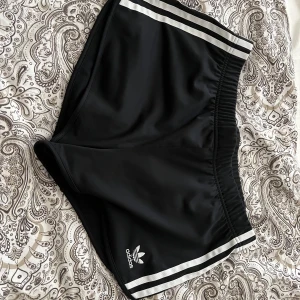 Nya adidas shorts - Nya adidas shorts dam strl 36