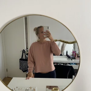 Tröja - Fin tröja i gammalrosa färg💓perfekt en sommarkväll💓bra skick💓säljer pga för liten💓