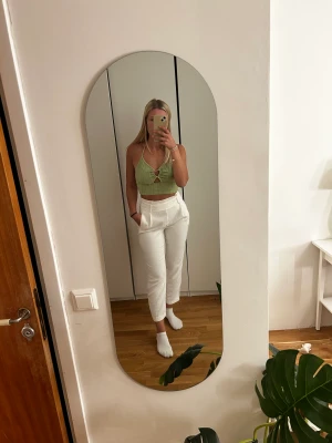 Kostymbyxor  - Vita kostymbyxor i otroligt bra skick 