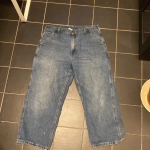 Carhartt byxor - Ett år jätte snygga carhatt byxor som jag inte passar i längre. 36x30
