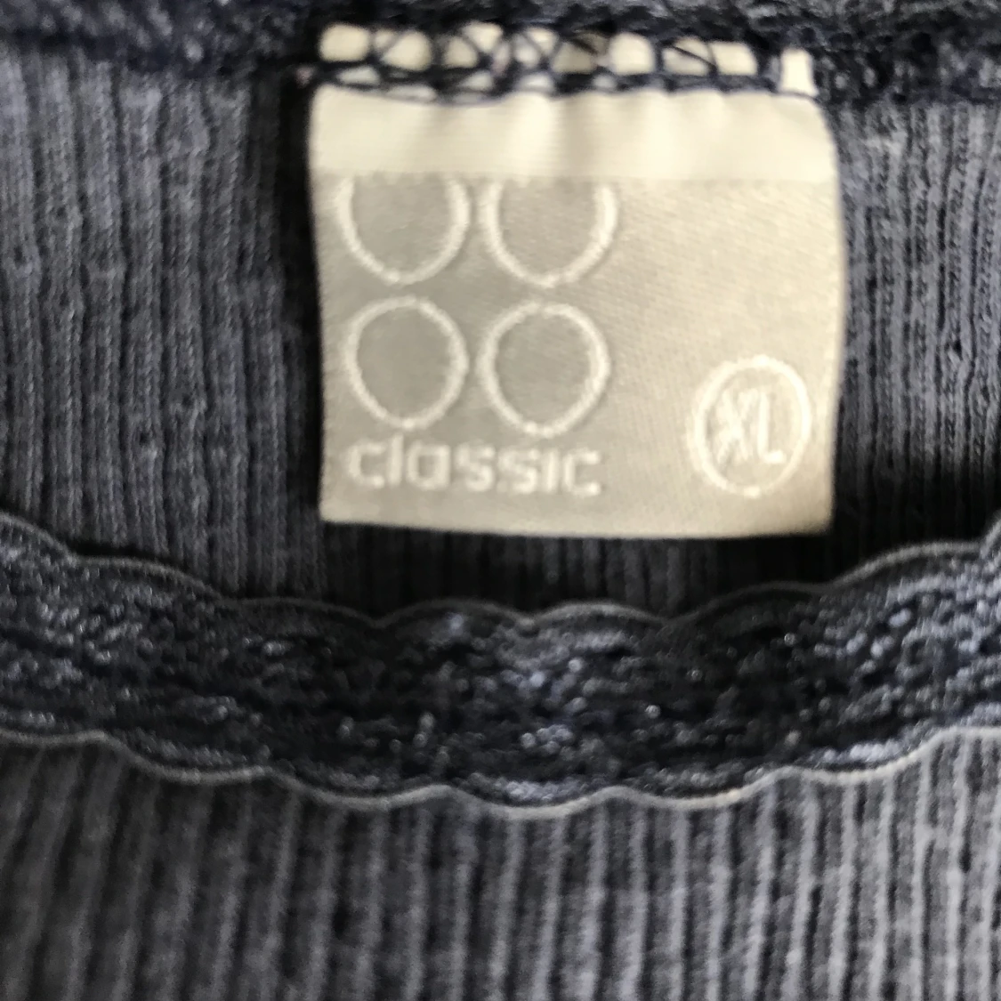 Mörkblått ribbat linne - 91