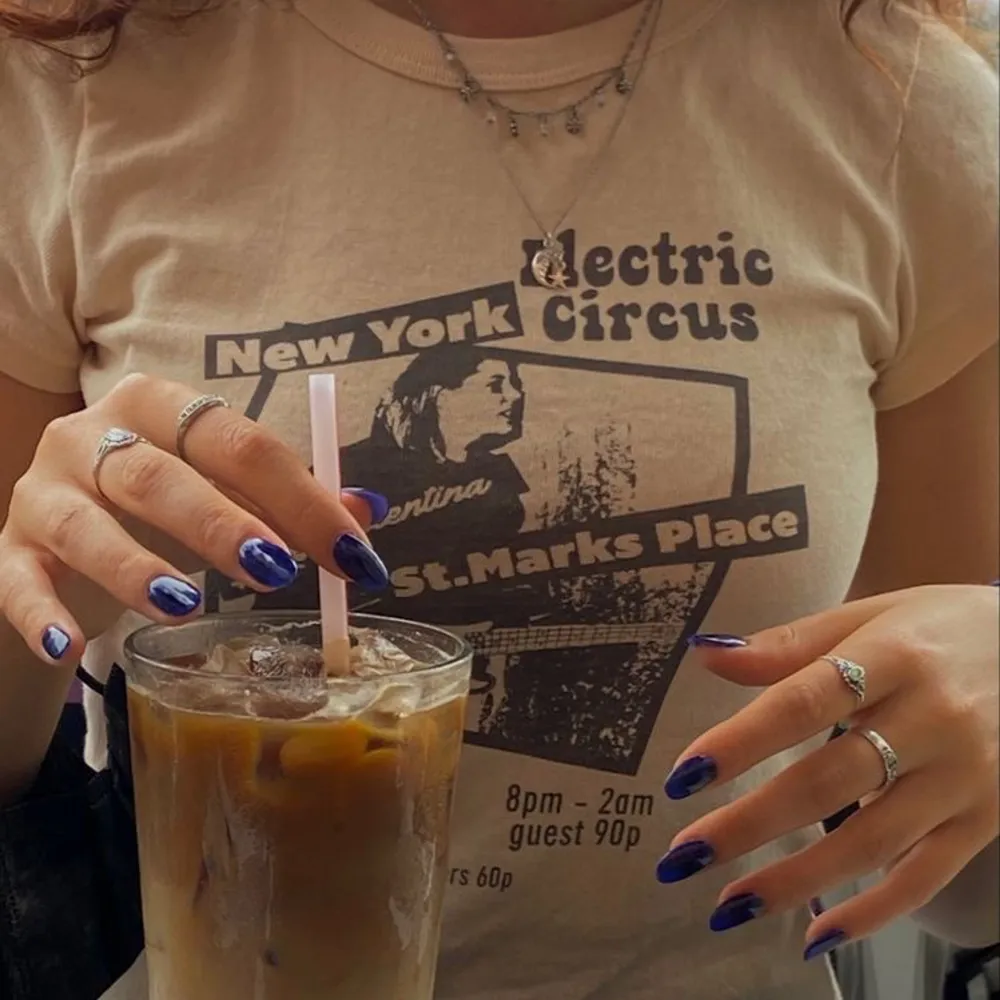 Hailie electric circus toppen från brandy melville i bra skick🫶. T-shirts.