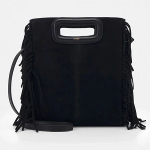 Maje väska - Säljer min fina maje väska eftersom den inte kommer till användning längre. Den ör i bra skick fast med lite slitningar på ena sidan vid handtaget. Svart mocka väska i den lilla storleken. Köpt för  2400kr. Skriv för fler bilder! Pris kan diskuteras.