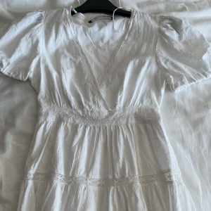 Zara klänning  - Superfin Zara klänning. Bara använd 1-2 gånger. Skriv för bättre bilder.