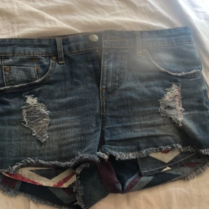 Shorts  - Fina använda men bra skick. 