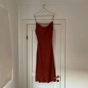 Silkes Maxi  - En silkes sommar maxi klänning med en slite cut 